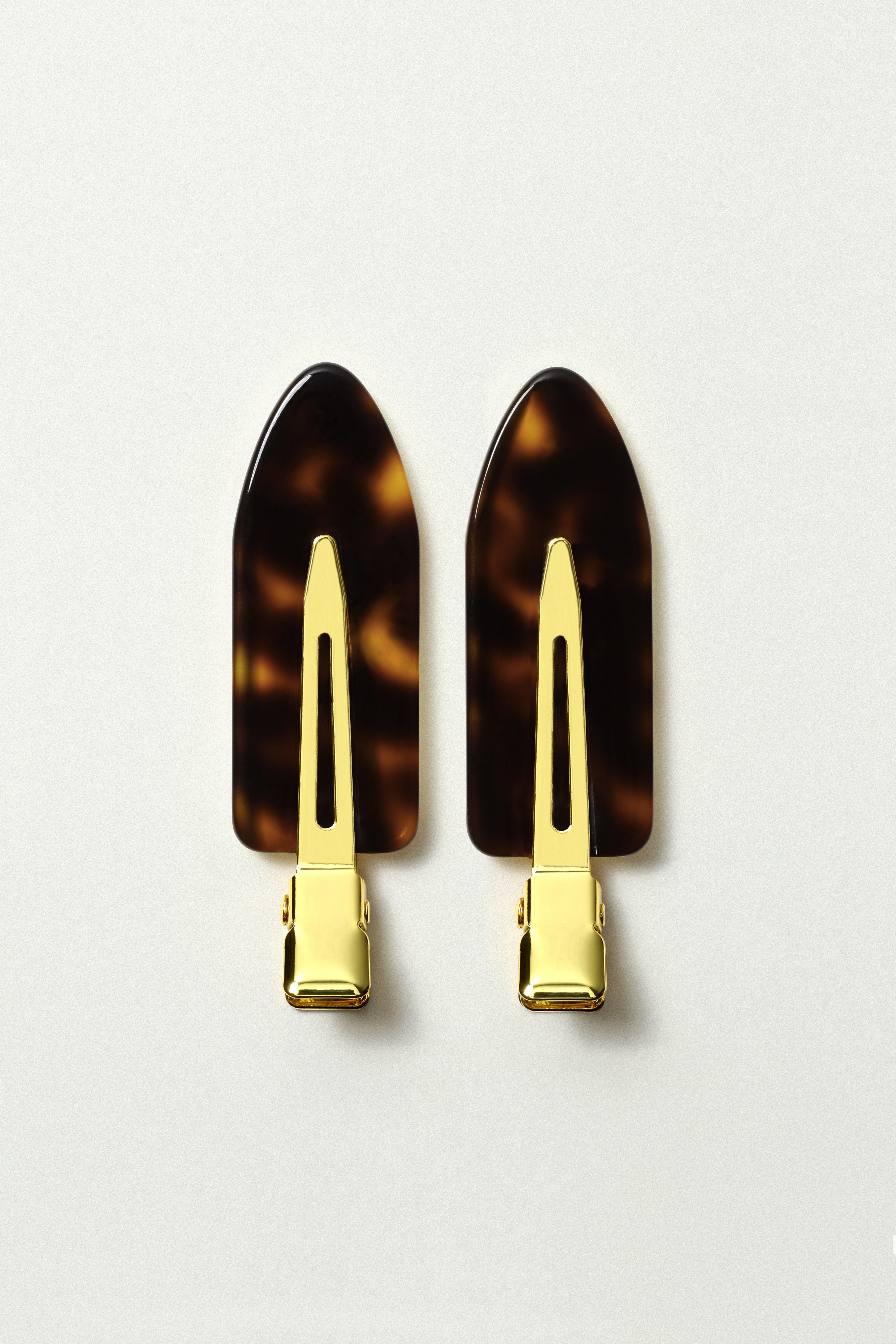 Femme portant barrettes Make-up écaille Jickie - Accessoires cheveux élégants