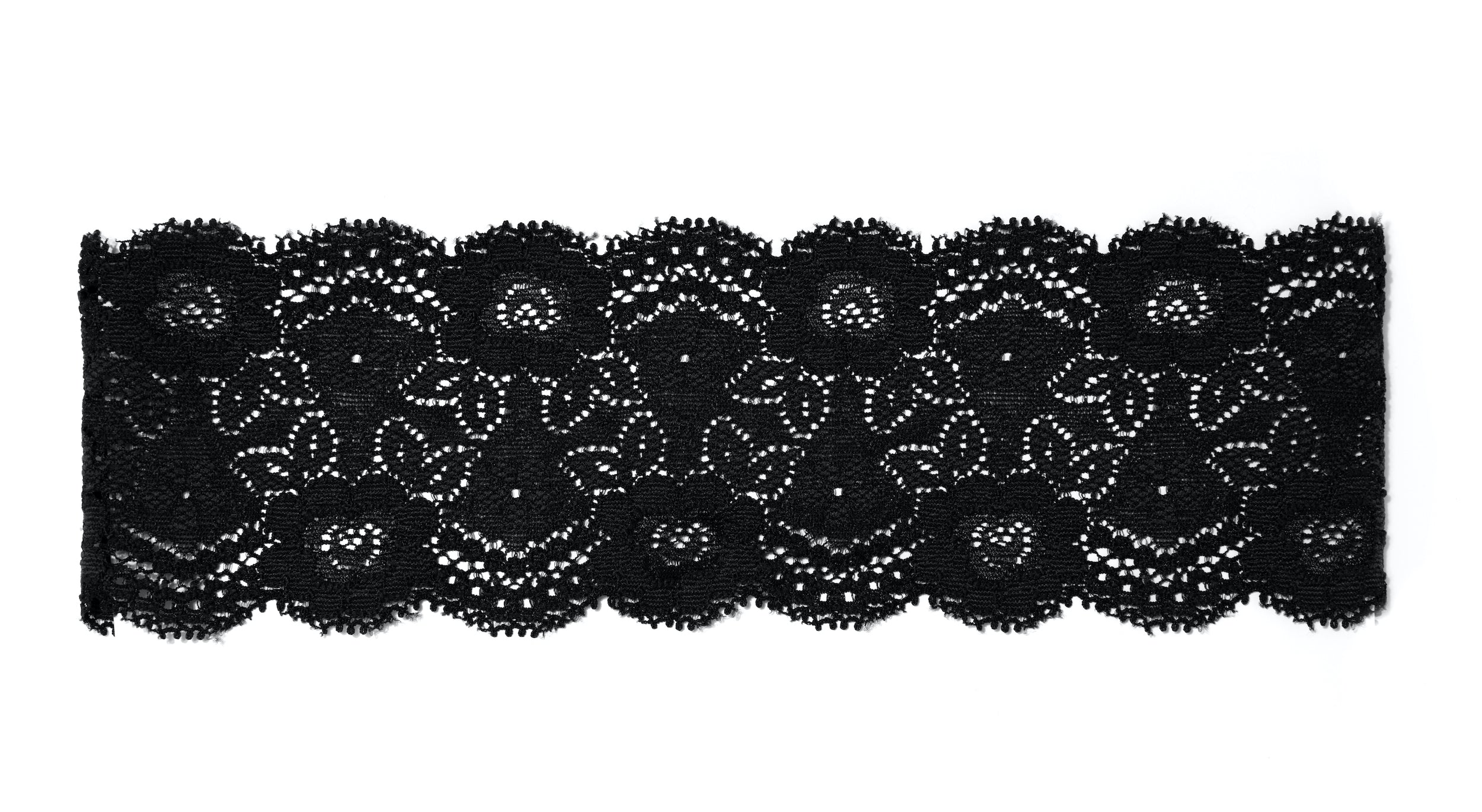 Détail bandeau dentelle noir - Motif floral brodé dentelle de Calais